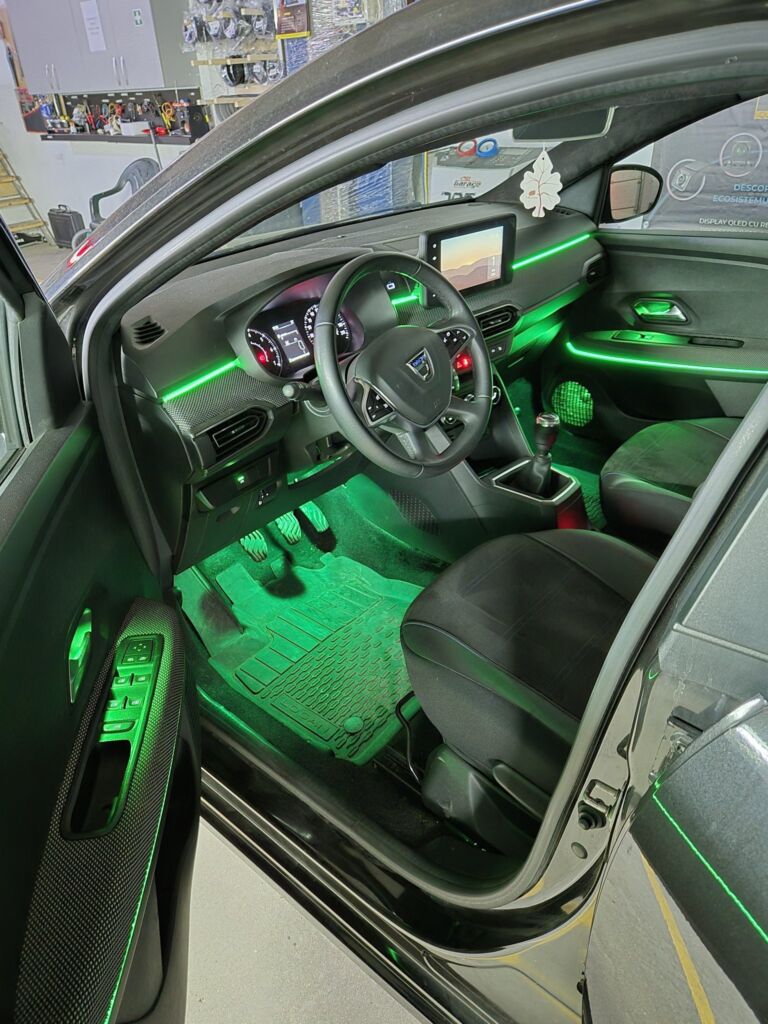https://cslgarage.ro/stuff-to-watch/uploads/2024/06/dacia-logan-3-lumini-ambientale-12-scaled.jpg – poza 12