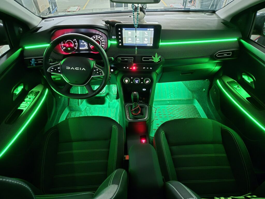 https://cslgarage.ro/stuff-to-watch/uploads/2024/06/dacia-logan-3-lumini-ambientale-20-scaled.jpg – poza 20