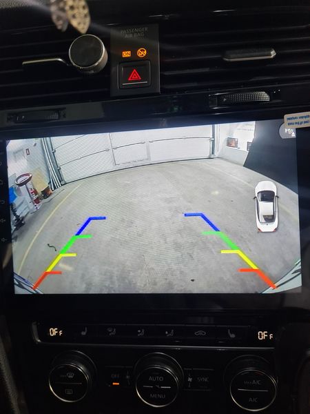 Volkswagen Golf 7 navigație și cameră marșarier