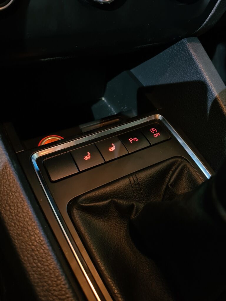 https://cslgarage.ro/stuff-to-watch/uploads/2024/06/volkswagen-jetta-incalzire-in-scaune-2-scaled.jpg – poza 2