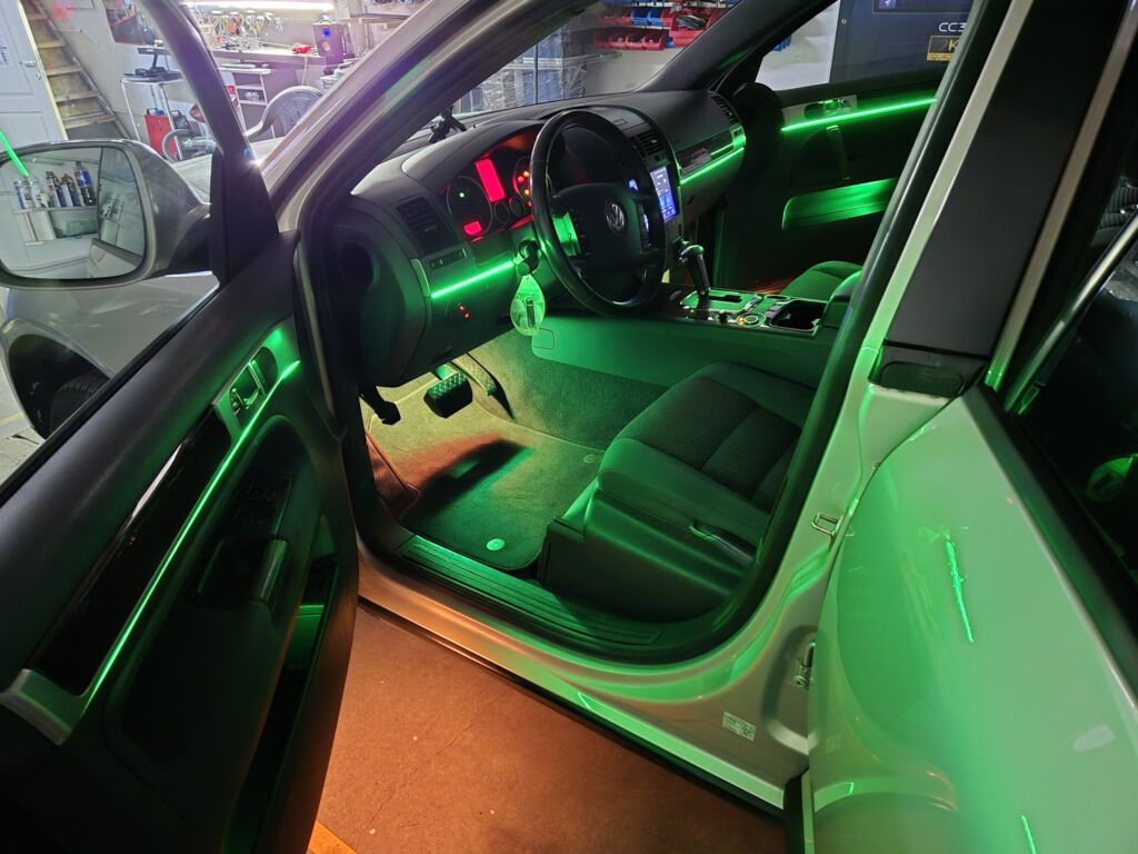https://cslgarage.ro/stuff-to-watch/uploads/2024/06/volkswagen-touareg-navigatie-lumini-ambientale-si-difuzoare-10-scaled.jpg – poza 10