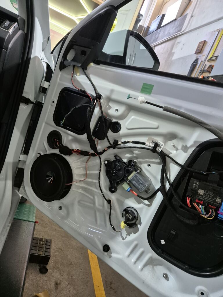 https://cslgarage.ro/stuff-to-watch/uploads/2024/07/skoda-octavia-3-sistem-audio-4-scaled.jpg – poza 4