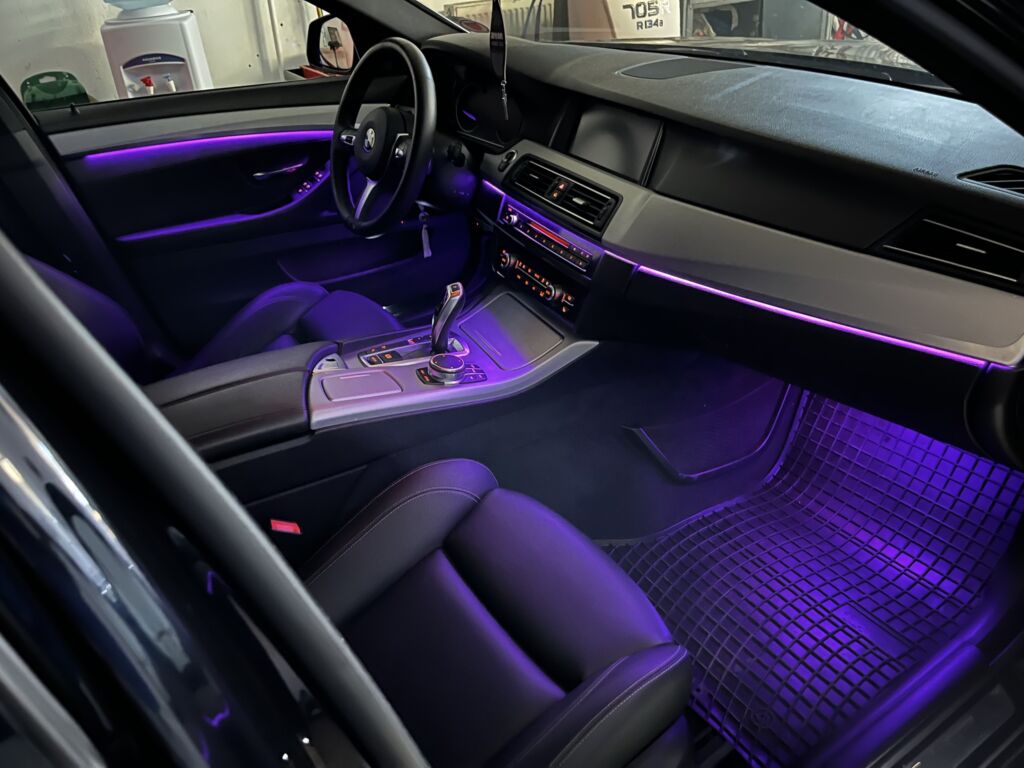 https://cslgarage.ro/stuff-to-watch/uploads/2024/08/bmw-f10-lumini-ambientale-10-scaled.jpg – poza 10
