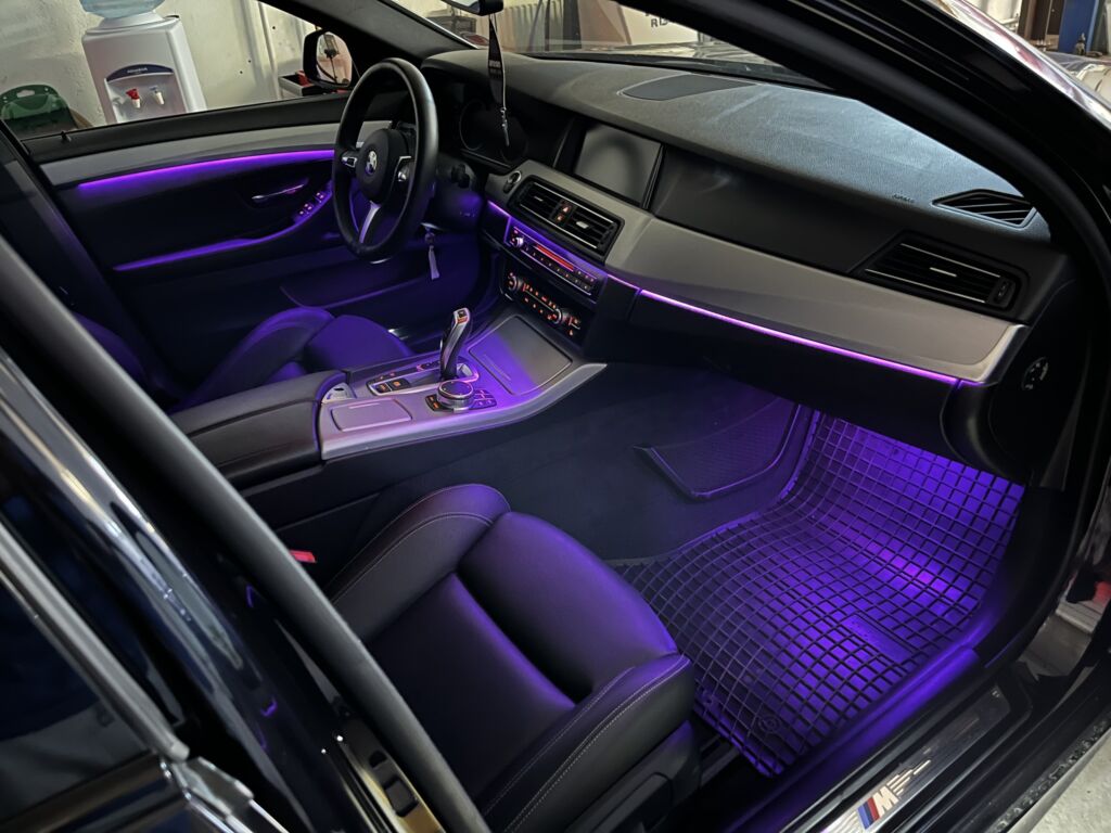 https://cslgarage.ro/stuff-to-watch/uploads/2024/08/bmw-f10-lumini-ambientale-2-scaled.jpg – poza 2