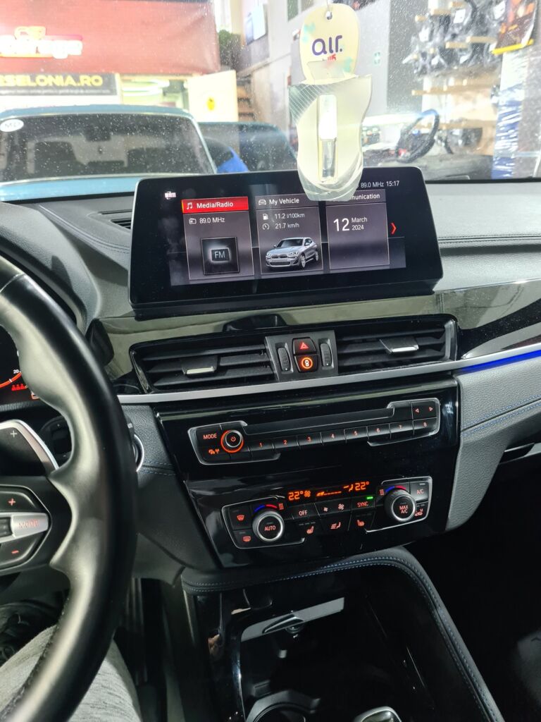 BMW X2 2022 cameră marșarier pe navigație OEM