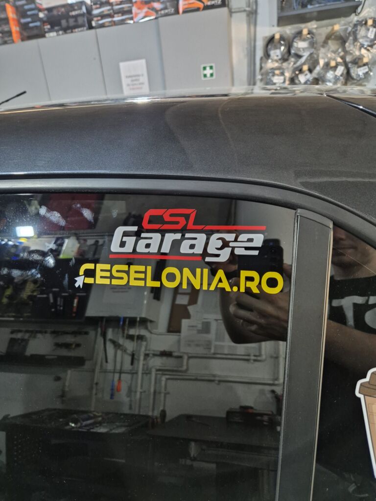 https://cslgarage.ro/stuff-to-watch/uploads/2024/08/dacia-logan-2-sistem-audio-si-lumini-ambientale-la-picioare-2-scaled.jpg – poza 2