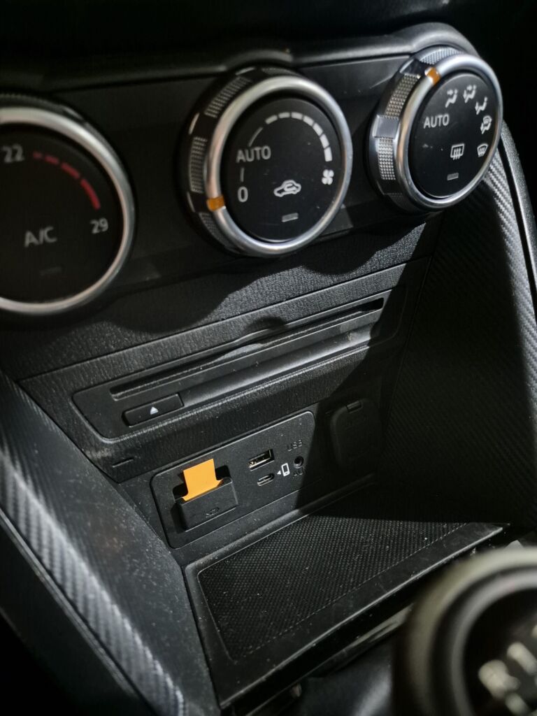 https://cslgarage.ro/stuff-to-watch/uploads/2024/08/mazda-cx3-camera-marsarier-oem-2-scaled.jpg – poza 2