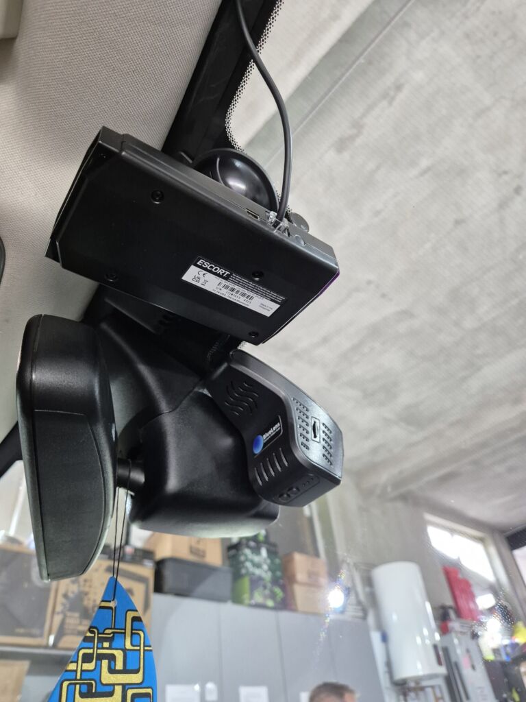 https://cslgarage.ro/stuff-to-watch/uploads/2024/08/range-rover-camera-dvr-2-scaled.jpg – poza 2