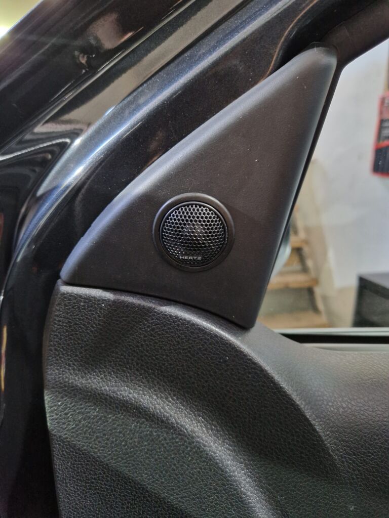 https://cslgarage.ro/stuff-to-watch/uploads/2024/09/dacia-logan-2-subwoofer-si-difuzoare-2-scaled.jpg – poza 2