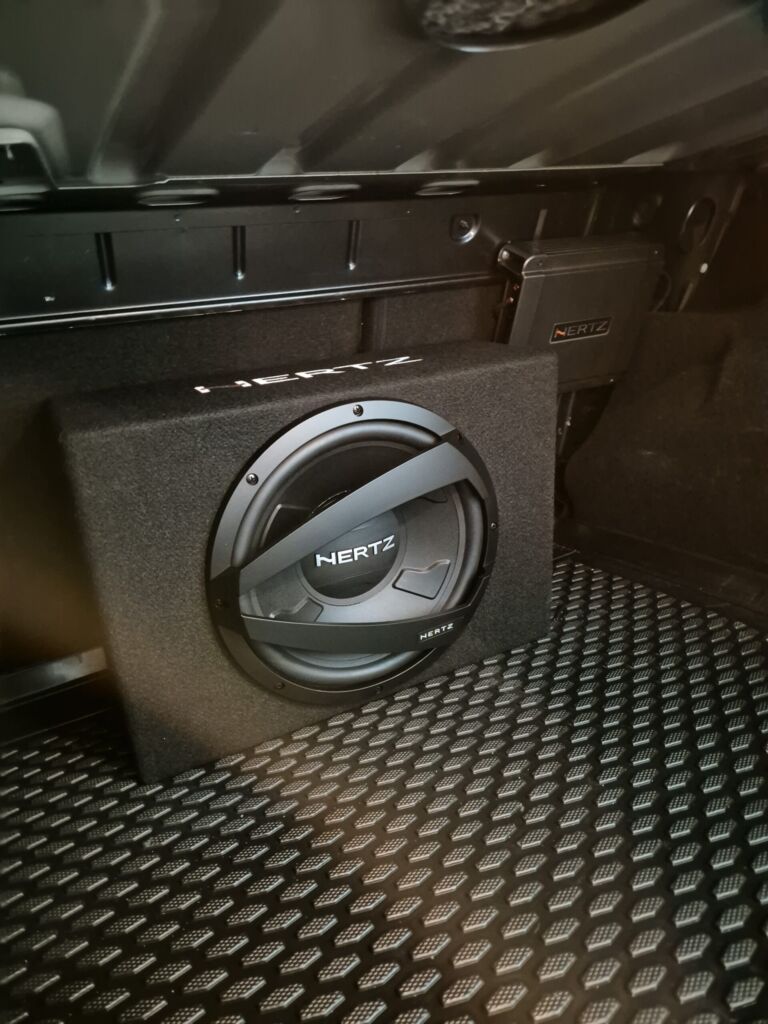 https://cslgarage.ro/stuff-to-watch/uploads/2024/09/dacia-logan-2-subwoofer-si-difuzoare-4-scaled.jpg – poza 4