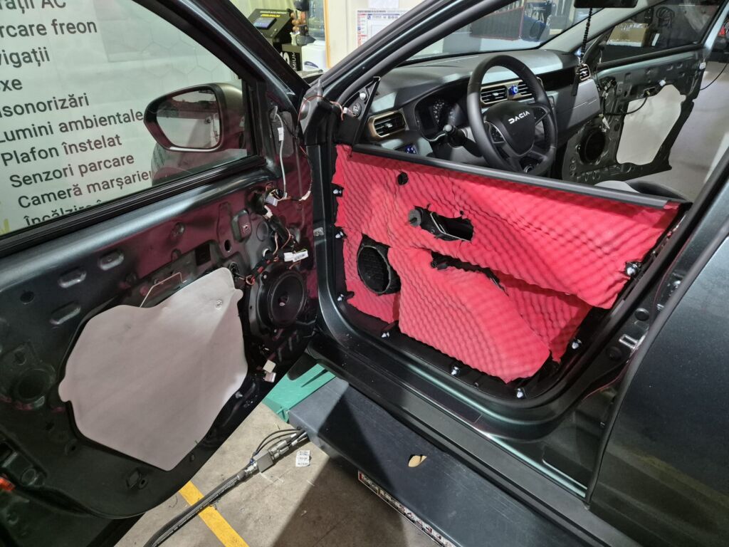 https://cslgarage.ro/stuff-to-watch/uploads/2024/10/dacia-duster-2-antifonare-si-sistem-audio-2-scaled.jpg – poza 2