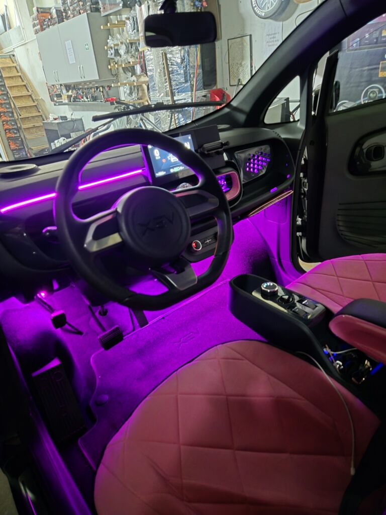 Yoyo XEV lumini ambientale și difuzoare