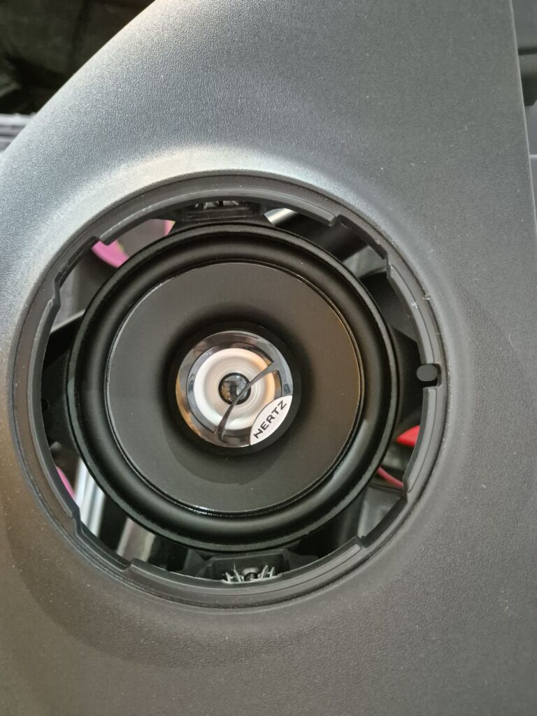 https://cslgarage.ro/stuff-to-watch/uploads/2024/10/yoyo-xev-lumini-ambientale-si-difuzoare-4-scaled.jpg – poza 4