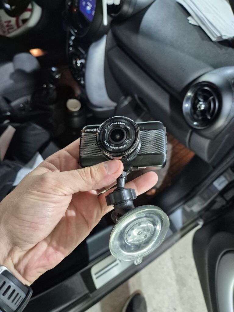 https://cslgarage.ro/stuff-to-watch/uploads/2025/01/mini-cooper-camera-dvr-4-scaled.jpg – poza 4