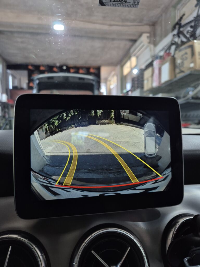 https://cslgarage.ro/stuff-to-watch/uploads/2025/10/mercedes-benz-cla-camera-marsarier-pe-navigatie-originala-4-scaled.jpg – poza 4