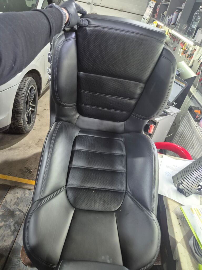 https://cslgarage.ro/stuff-to-watch/uploads/2026/02/porsche-macan-reparatie-incalzire-in-scaun-3.jpeg – poza 3