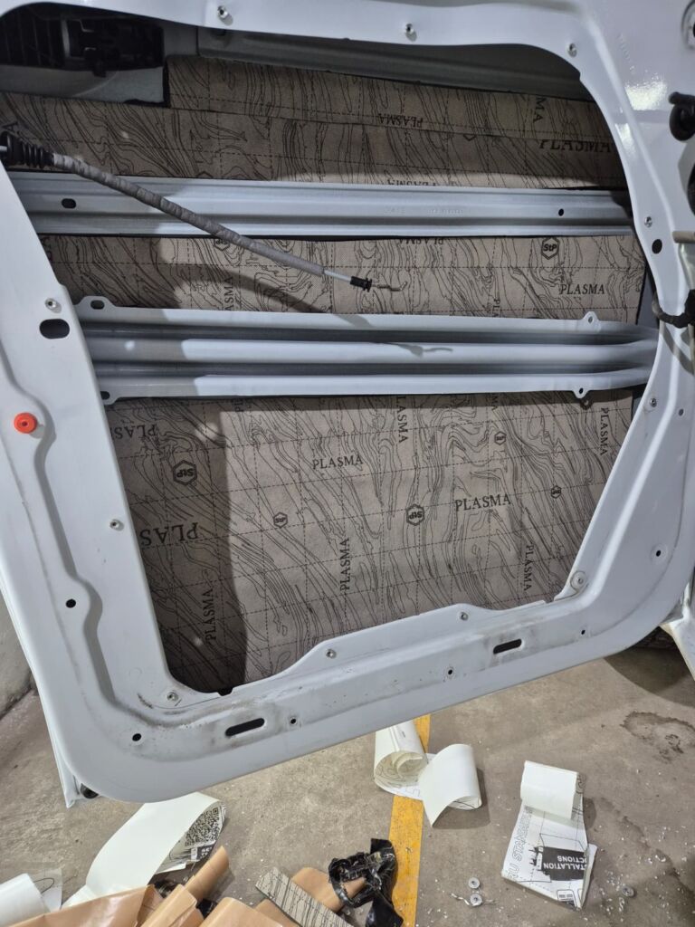 https://cslgarage.ro/stuff-to-watch/uploads/2026/03/mercedes-vito-insonorizare-si-upgrade-audio-3.jpeg – poza 3