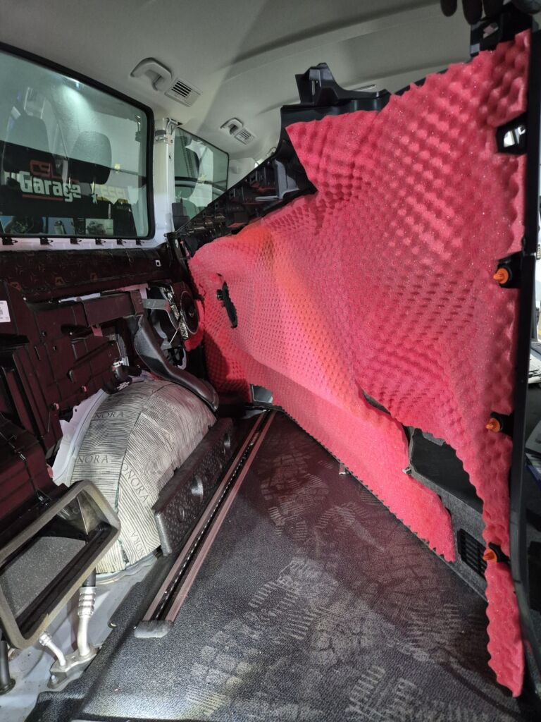 https://cslgarage.ro/stuff-to-watch/uploads/2026/03/mercedes-vito-insonorizare-si-upgrade-audio-4-scaled.jpeg – poza 4
