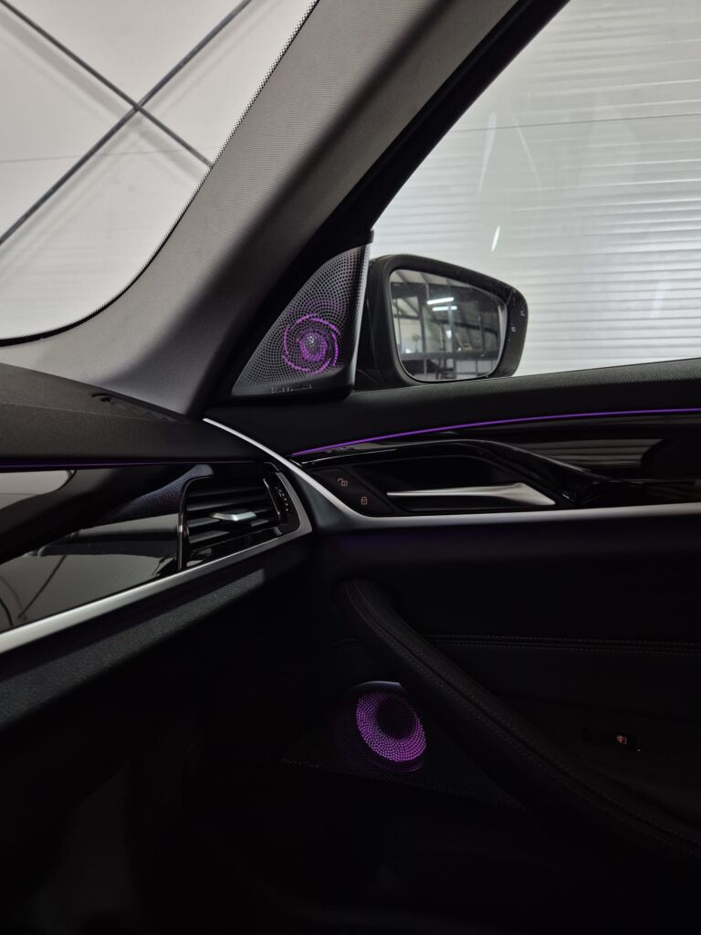 https://cslgarage.ro/stuff-to-watch/uploads/2026/05/bmw-seria-5-g30-inlocuire-difuzoare-cu-lumini-ambientale-si-camera-dvr-2-scaled.jpeg – poza 2
