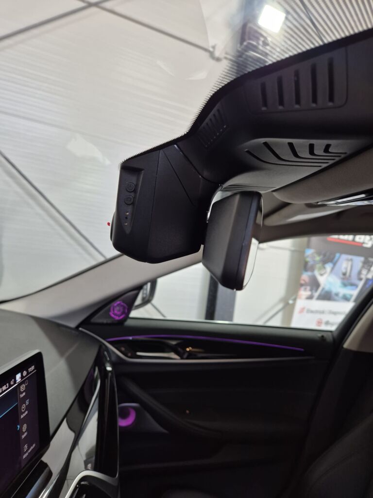 https://cslgarage.ro/stuff-to-watch/uploads/2026/05/bmw-seria-5-g30-inlocuire-difuzoare-cu-lumini-ambientale-si-camera-dvr-7-scaled.jpeg – poza 7