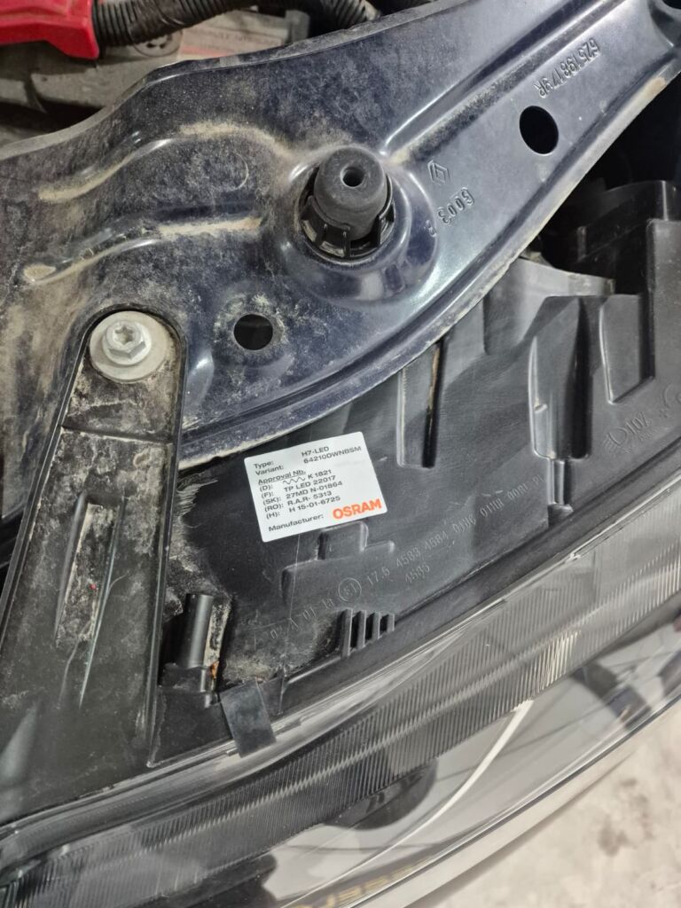 Dacia Duster becuri Osram