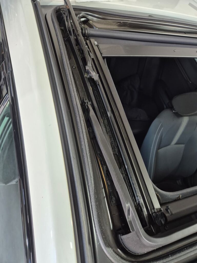 https://cslgarage.ro/stuff-to-watch/uploads/2026/05/honda-civic-mentenanta-trapa-2.jpeg – poza 2