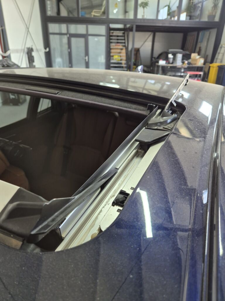 Lexus LS mentenanță trapă