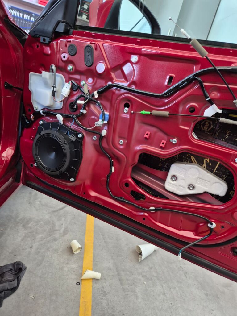 https://cslgarage.ro/stuff-to-watch/uploads/2026/06/lexus-is-sistem-audio-si-insonorizare-usi-12.jpeg – poza 12