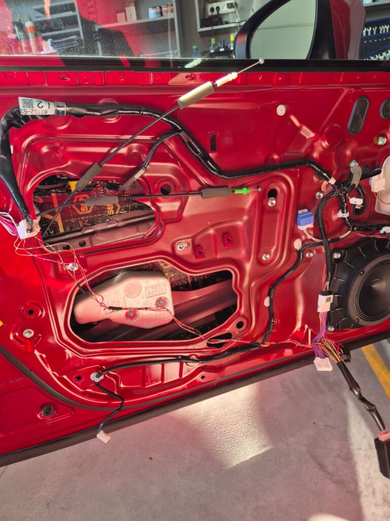 https://cslgarage.ro/stuff-to-watch/uploads/2026/06/lexus-is-sistem-audio-si-insonorizare-usi-9.jpeg – poza 9